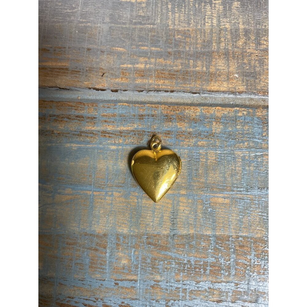 Heart-Shaped Gold Locket Pendant With Floral Design